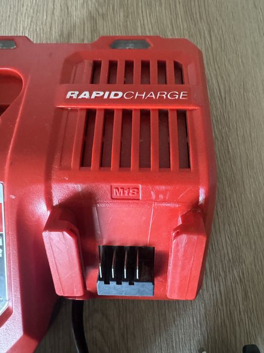Incarcator rapid Milwaukee M12-18FC