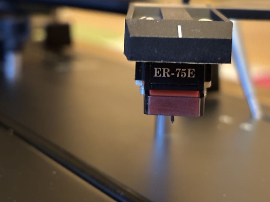 Грамофон Lenco L82