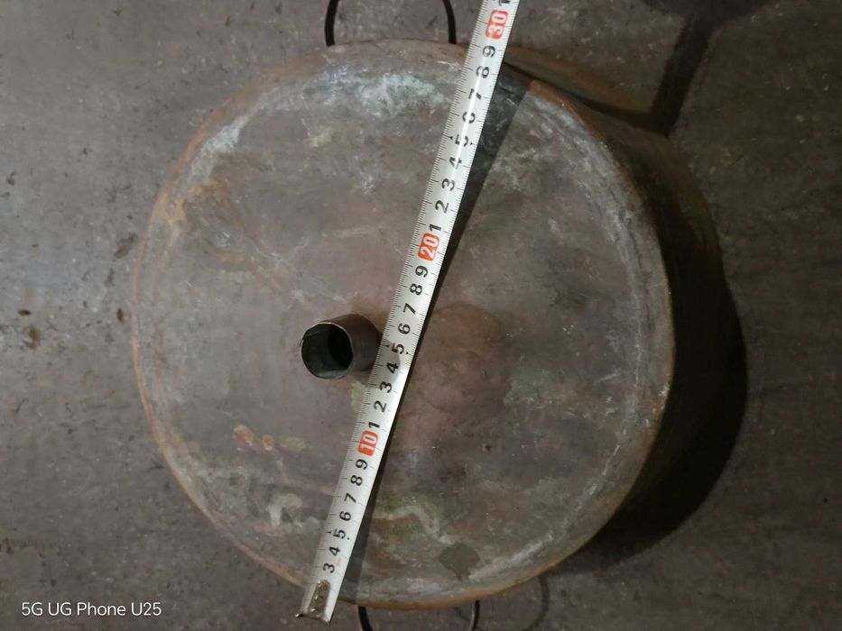 Продавам  2 броя капаци