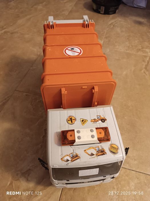 Mașină de gunoi Bruder