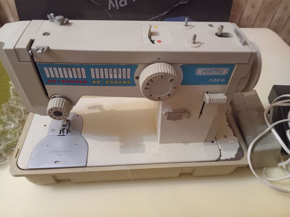 Продам швейную машинку