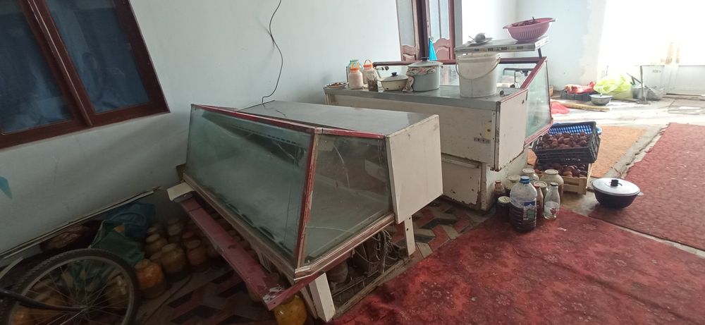 Продается витрин холодильник