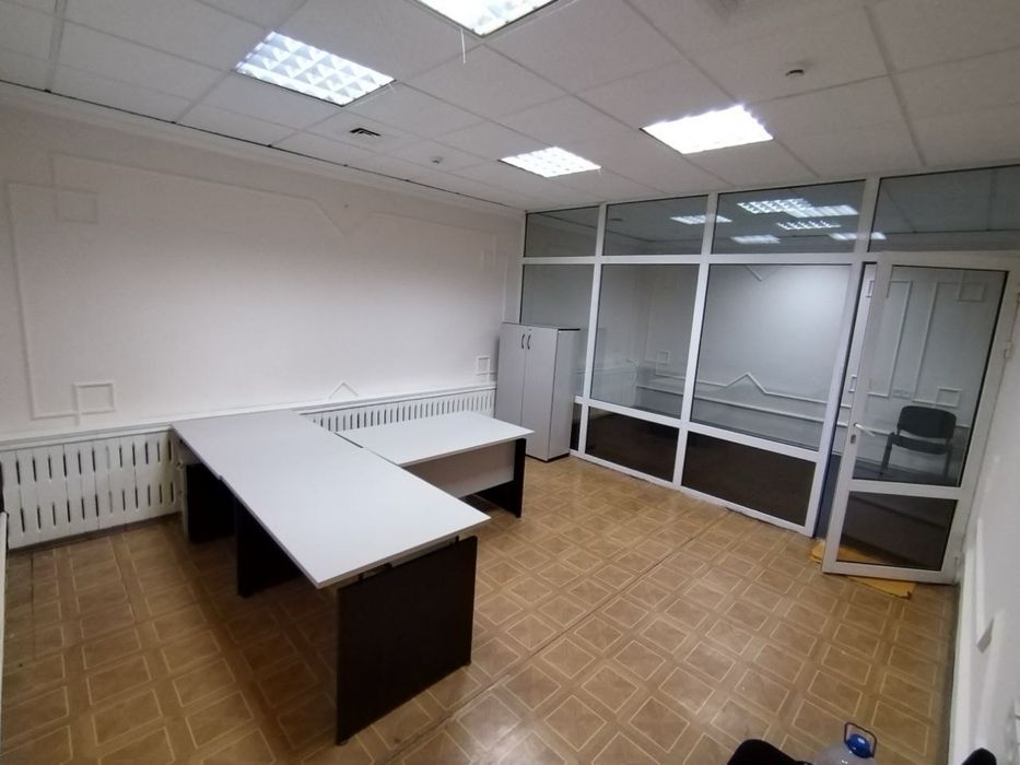 Аренда под офис 45кв.м 2 комната метро Айбек! 810у.е
