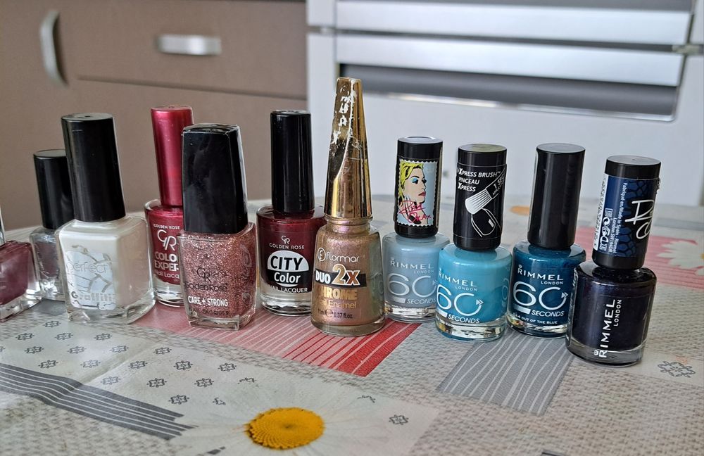 Нови лакове за нокти -15 бр.