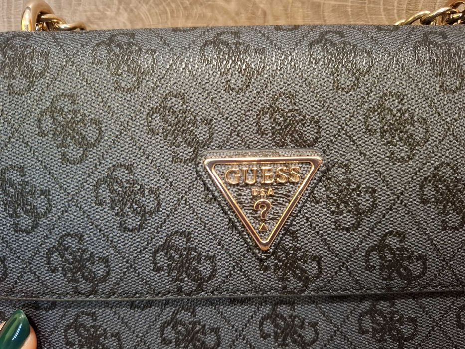 Дамска чанта Guess