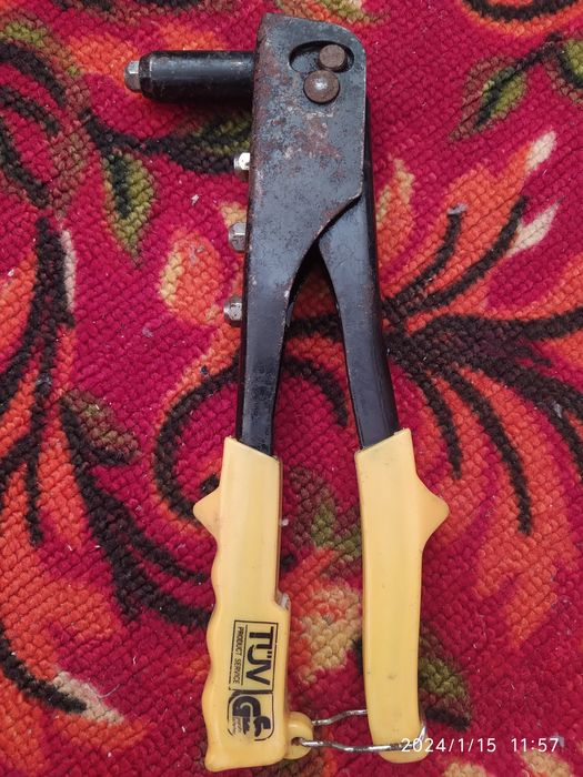 Клепарь для заклёпак.