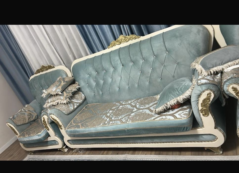 Продам диван двумя кресломи