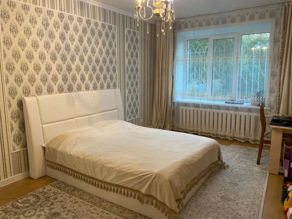 Продам спальный гарнитур