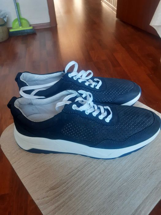 Кроссовки летние