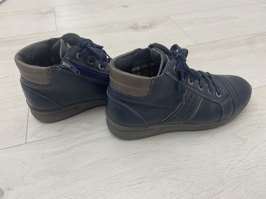 Продам обувь подростковую