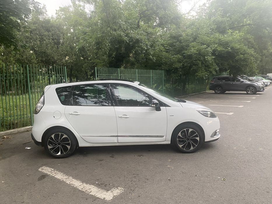 RENAULT Scenic 0 — imagine 3