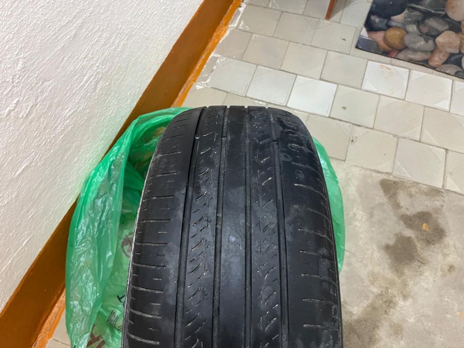 Продам б/у летнюю резину 235/55/18