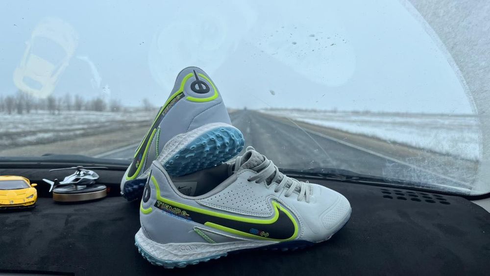 кроссовки для футбола