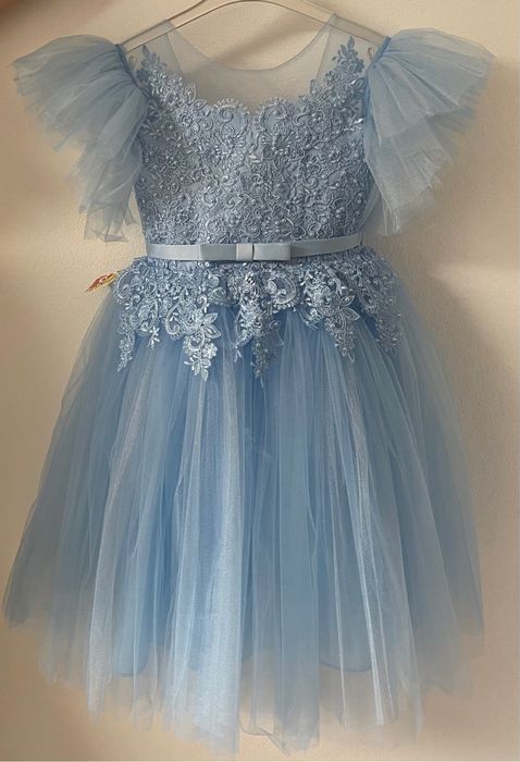 Vand rochie de fete