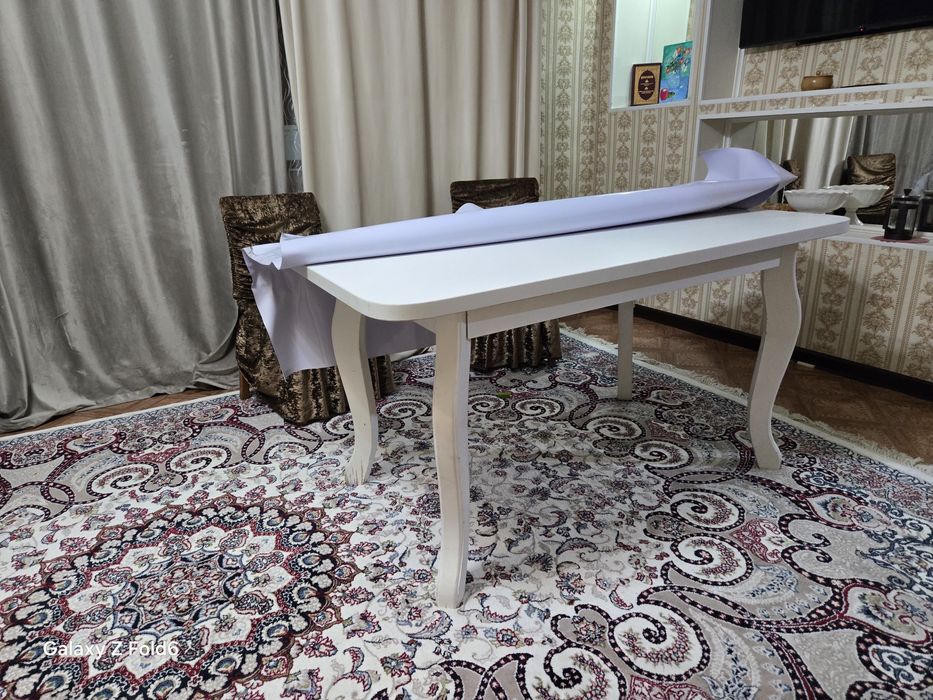 Стол в хорошем состоянии.