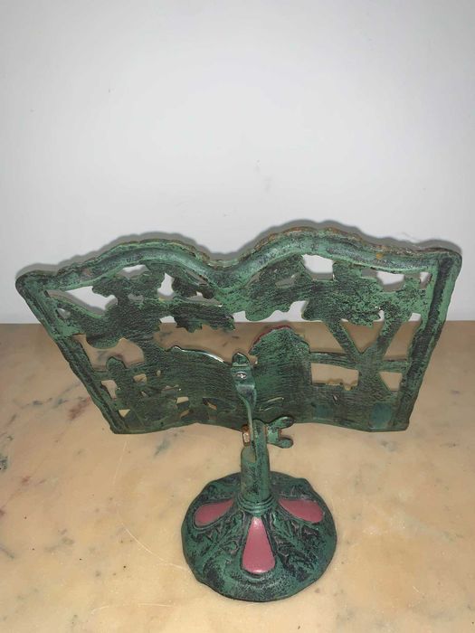 Suport de carti    .