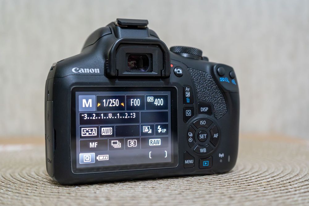 Canon 2000D + Обектив