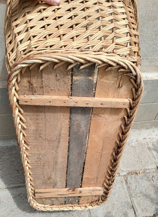 Старинен плетен кош