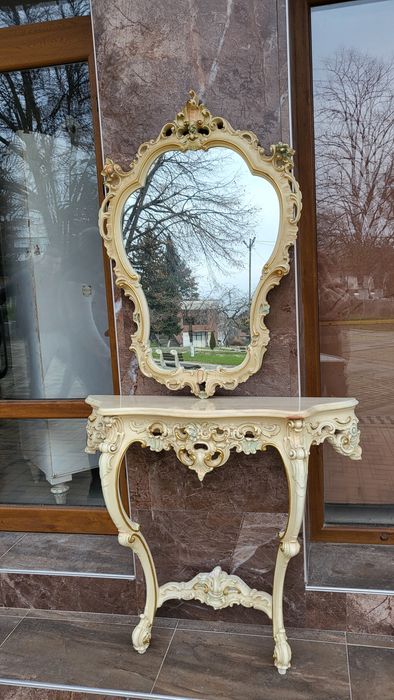 Конзолна маса. Внос от Италия