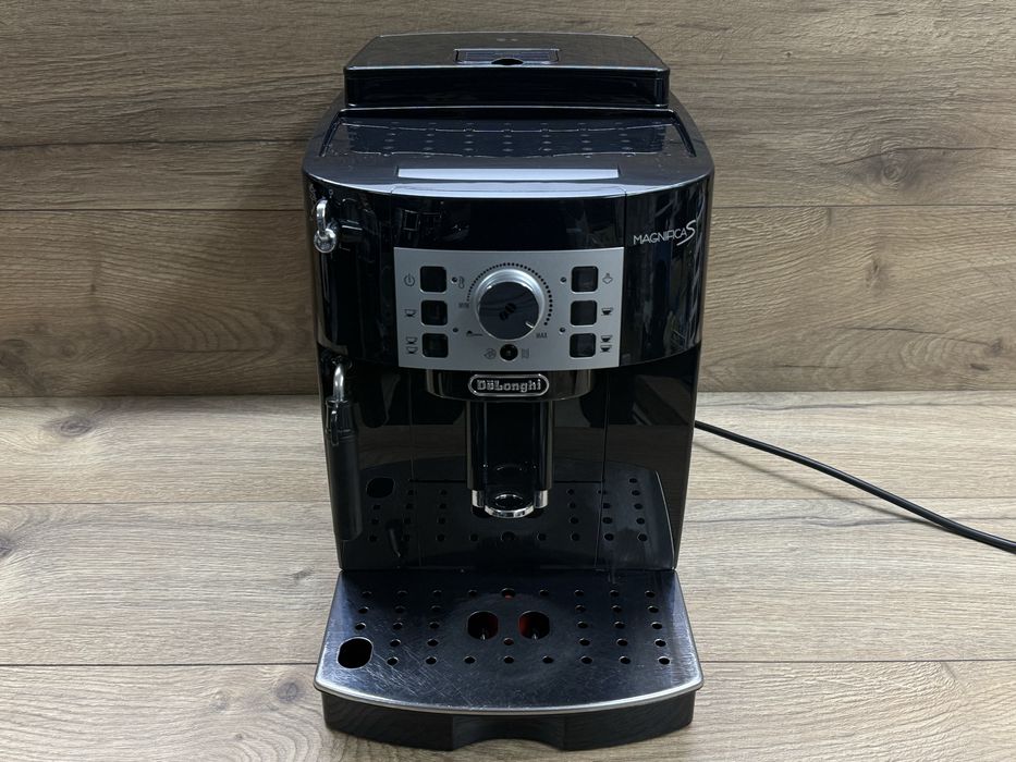 Продавам Кафемашина Delonghi MagnificaS Type:ECAM22.110.B