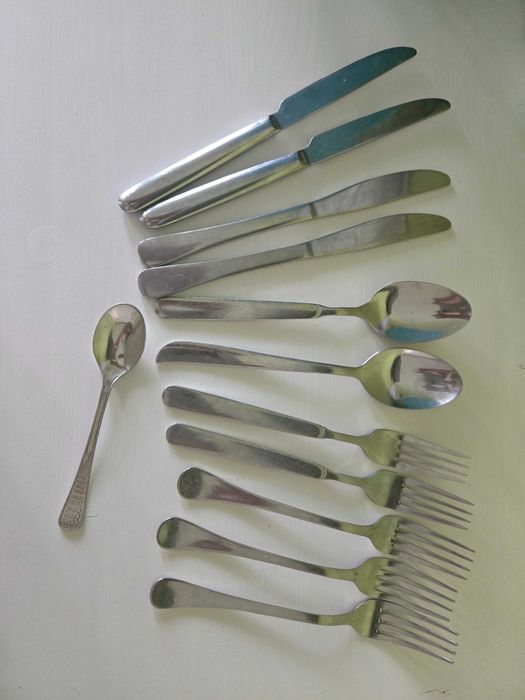 Прибори за хранене , вилици , лъжици ножове