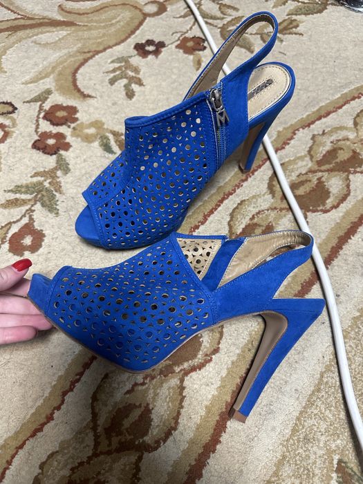 Продам женские босоножки