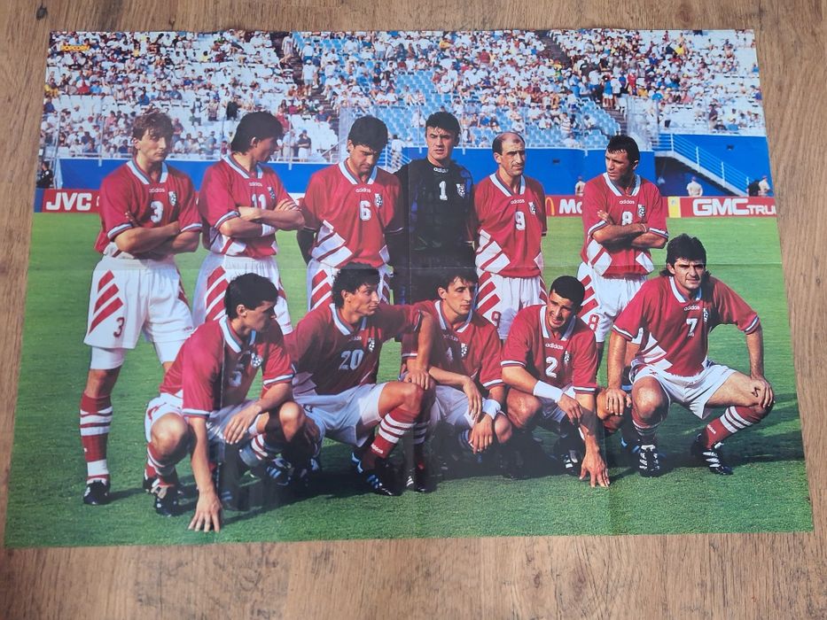 Продавам плакати, колажи от Хай клуб