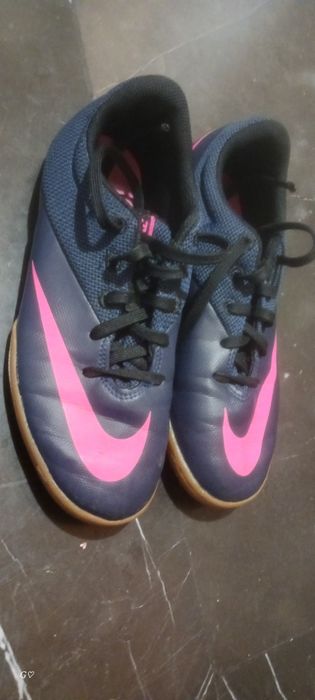 Футболни обувки 32 и 35.5 номер