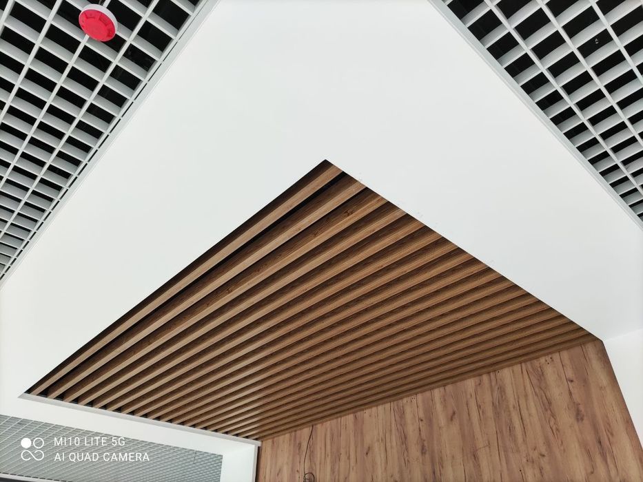 Реечный потолок рейка потолок  reyka  рейки грилято сетка потолок 2