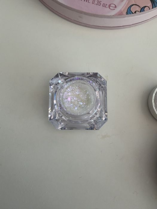 различни гримове (mac, essence)