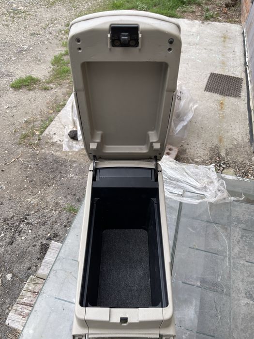 Бардачок на Камри 40/Camry 40