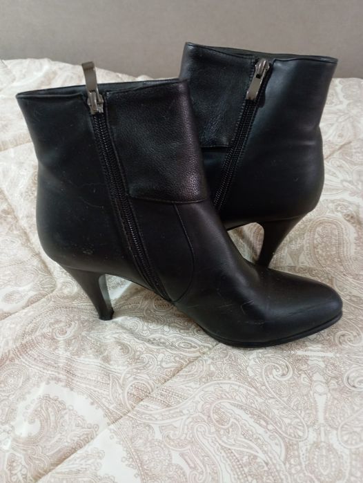 Продам женские сапоги