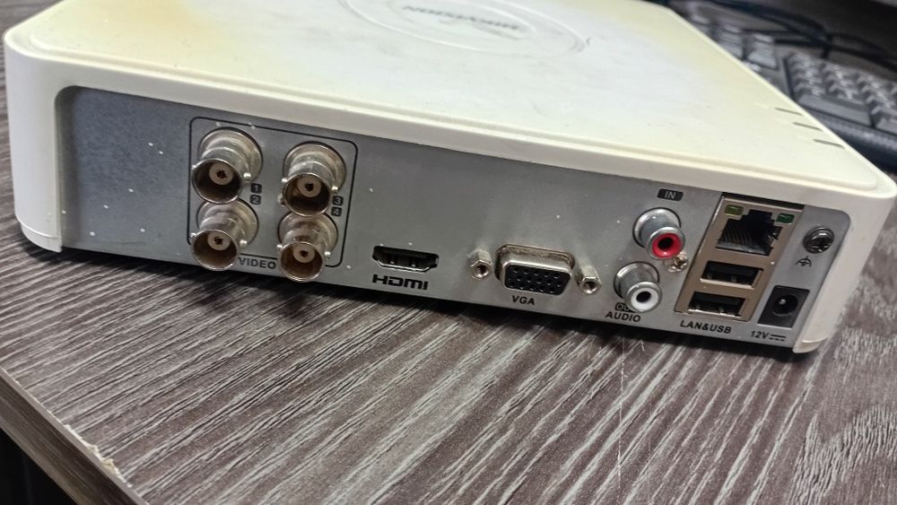Срочно продам видеорегистратор hikvision