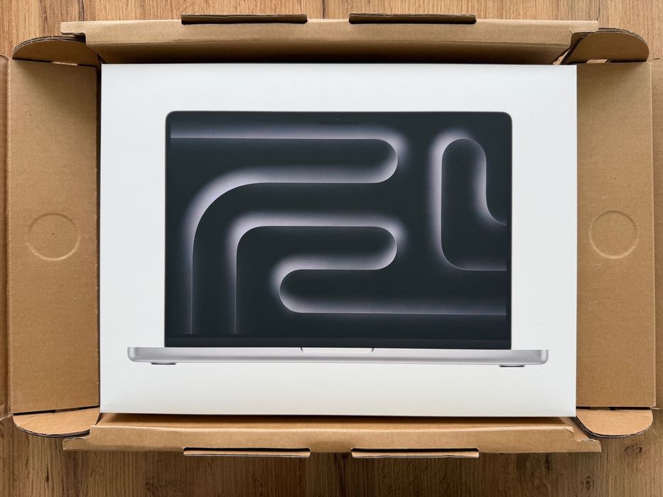 ЧИСТО НОВ MacBook Pro 14" M5 10-CPU, 10-GPU, 16GB RAM, 1TB SSD