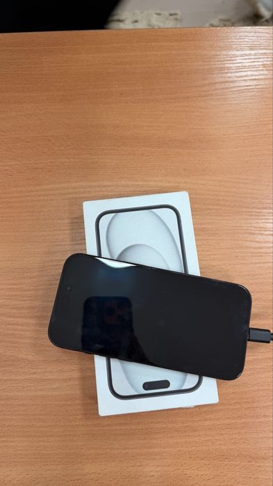 iPhone 15  рабочи но заблакирован