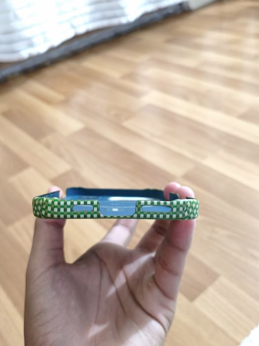 Чехол карбоновый оригинал от PITAKA для iPhone 16