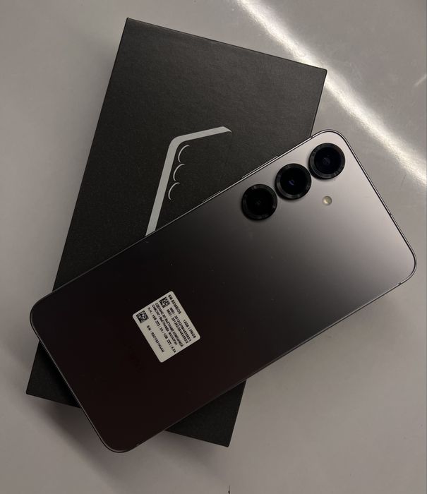 Samsung S25+ на 256гб, nano-SIM + eSIM