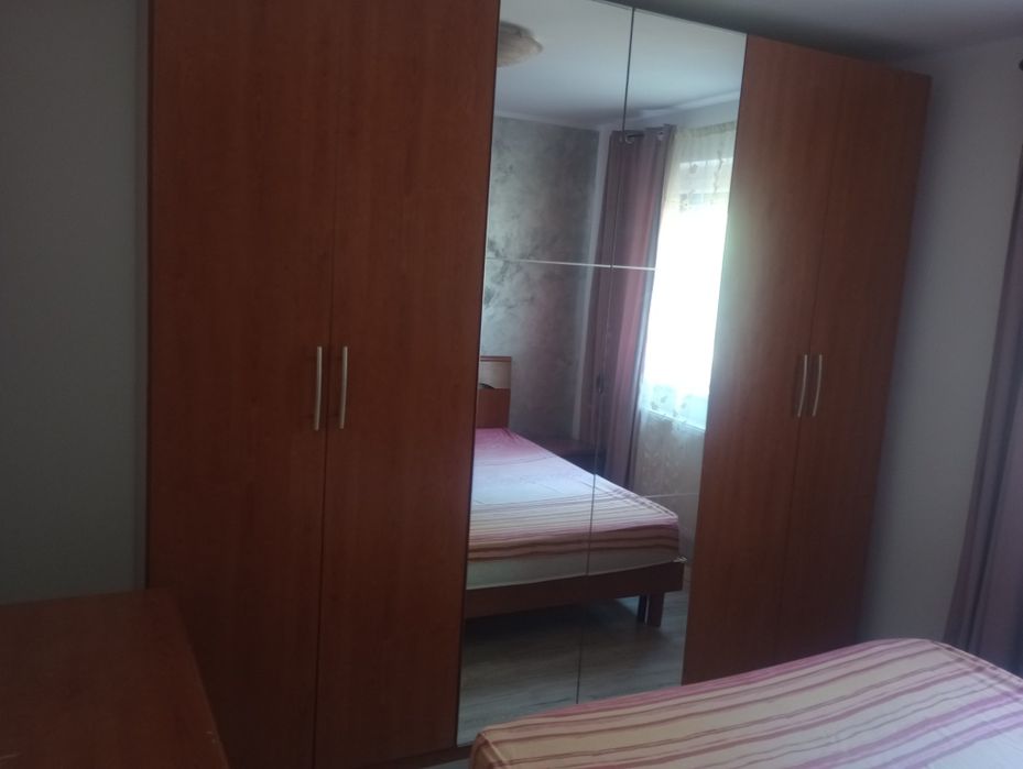 Închiriez apartament cu 3 camere