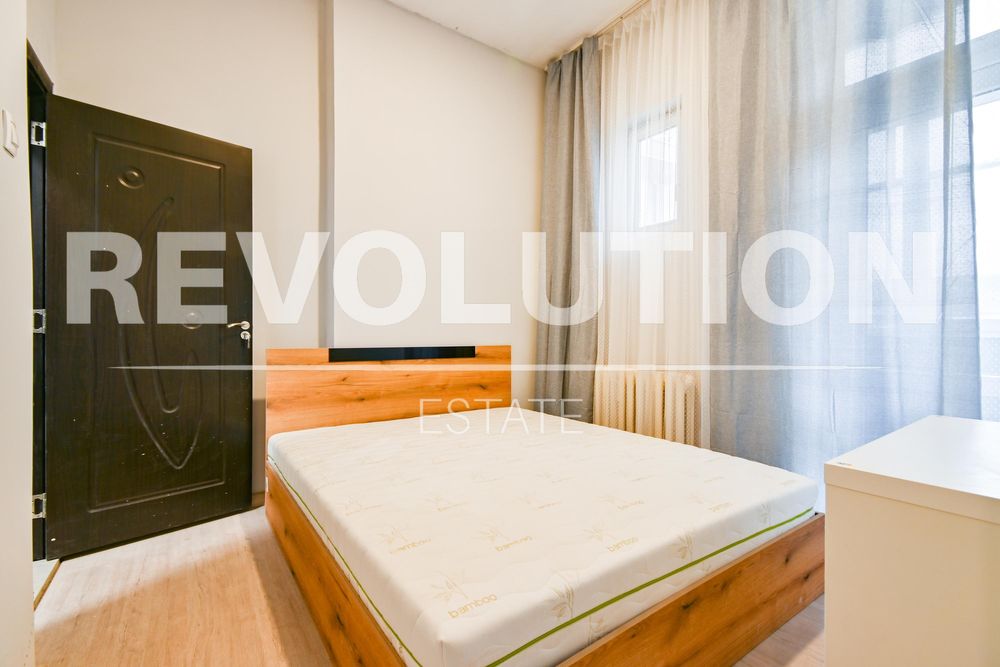 Дава се под наем Тристаен апартамент в София, Център - 110 кв.м за 1246.44 € - Снимка #8