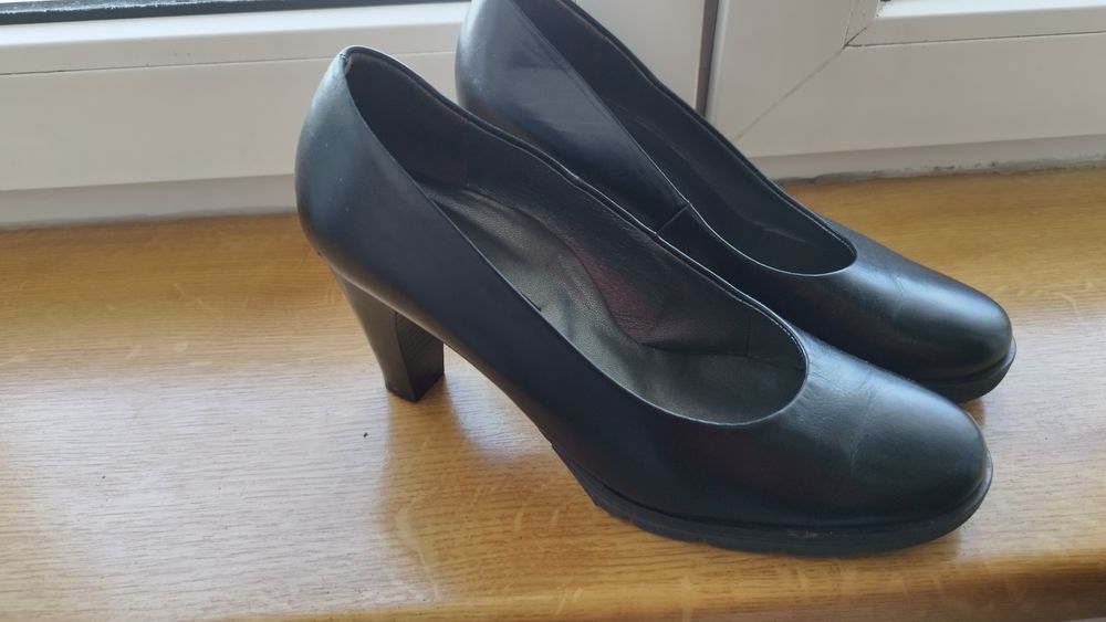 Vând pantofi piele negri Paul Green 39