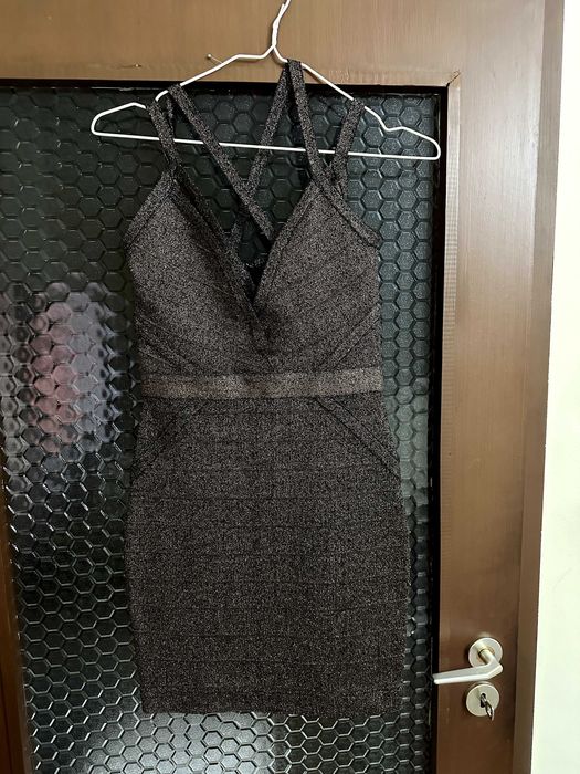 Продавам рокля на марката Guess