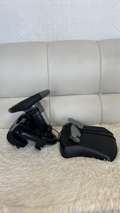 Игровой руль черный