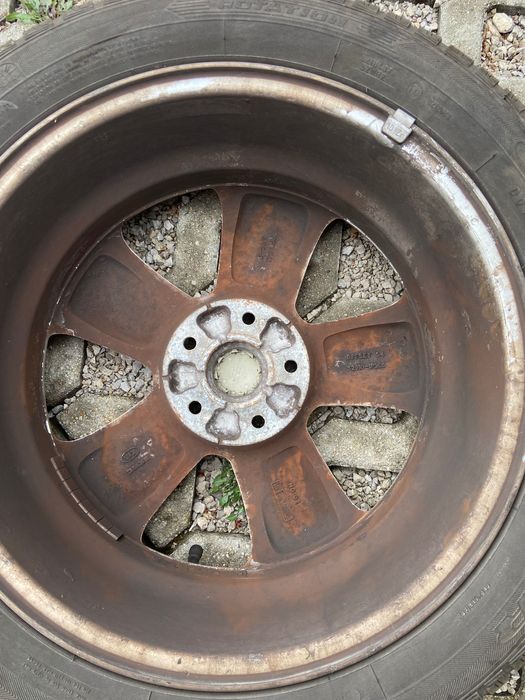 Продавам гуми с джанти 205/50/17 КИА