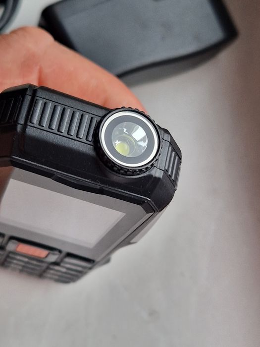 Telefon cu lanterna led, special pentru Seniori sau lucru in construcț