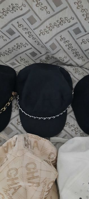 Кепки чёрные для девочек и женщин