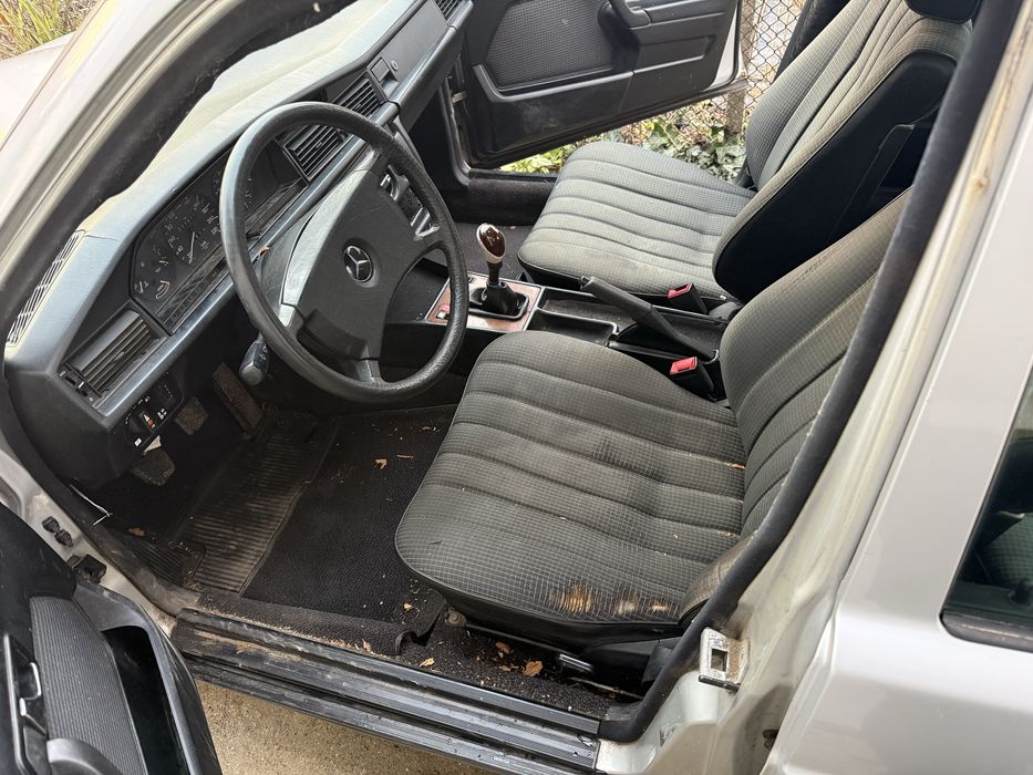 Мерцедес 190 на части