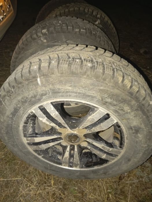 Продам зимние шины с дисками