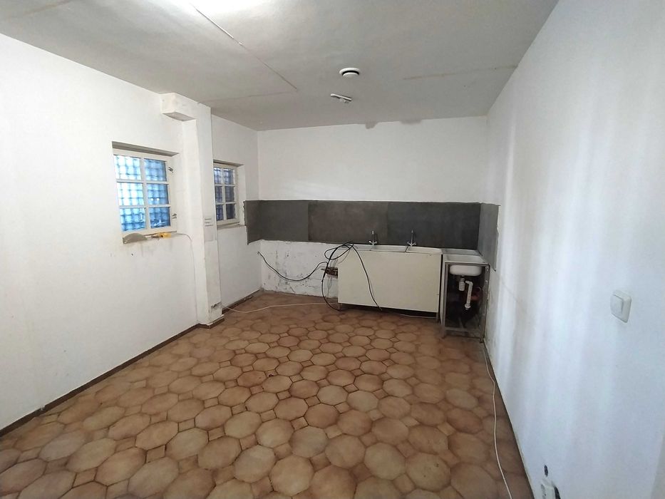 Заведение за продажба в кв.Три Чучура север