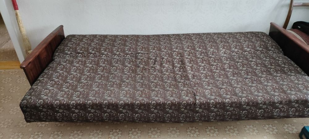 Диван советских времен