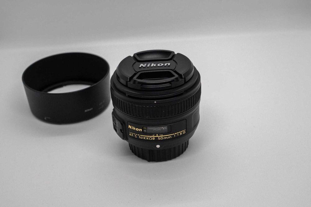 Nikon D5300 + obiectiv 50mm f/1.8G + teleobiectiv 55-300mm f/4.5–5.6G